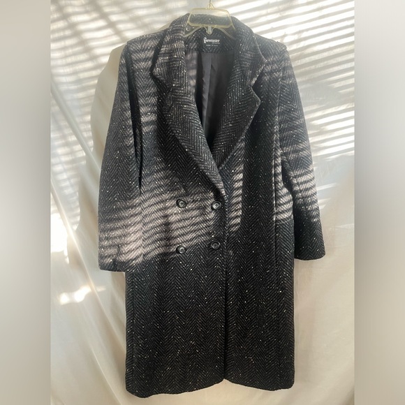Vintage wool coat in herringbone charcoal - Picture 1 of 4